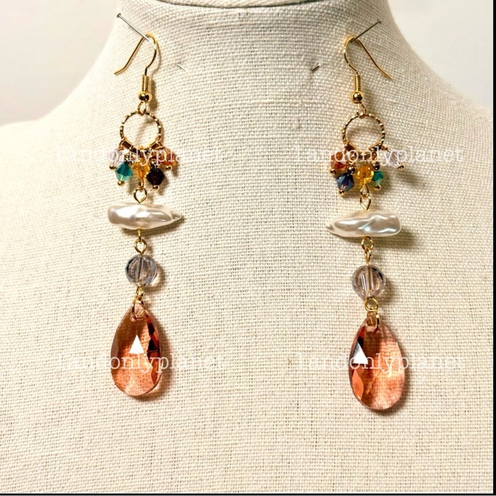 Set of Multicolor Pearl Gold Drop Statement Earring & Bracelet Elegant & Unique - Picture 4 of 10